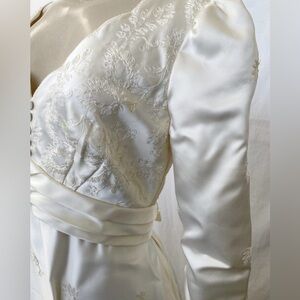 Vintage Wedding Dress | Beautiful Embroidered Detailing
